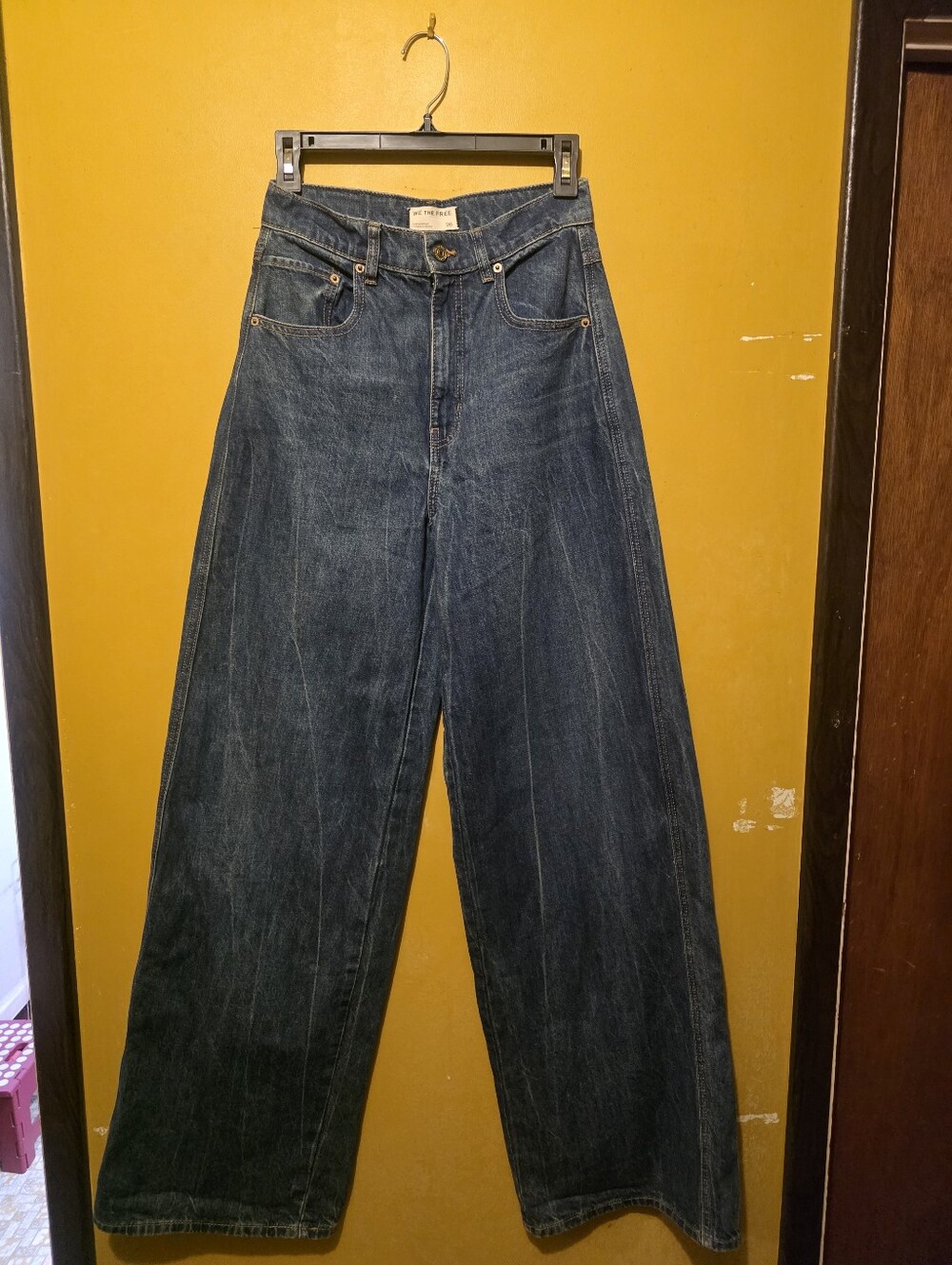 Free People Gia We The Free Wide-Leg Denim Jeans in Dark Blue. Curvy
